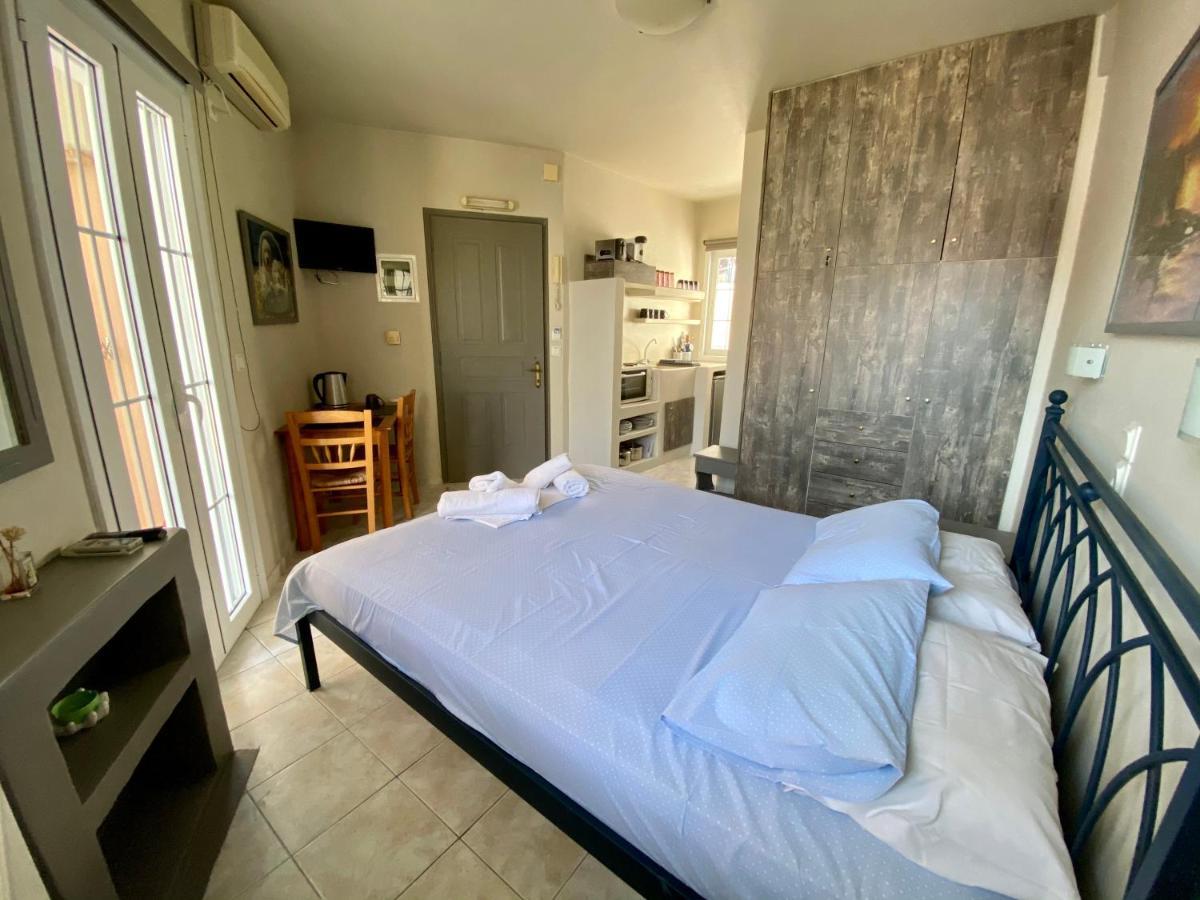 Pelagias Apartments Agia Efimia Bagian luar foto