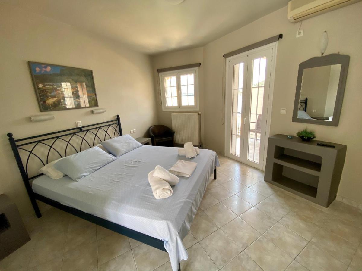 Pelagias Apartments Agia Efimia Bagian luar foto