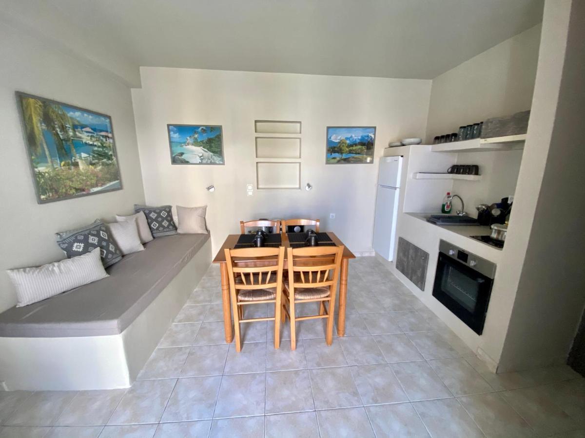 Pelagias Apartments Agia Efimia Bagian luar foto