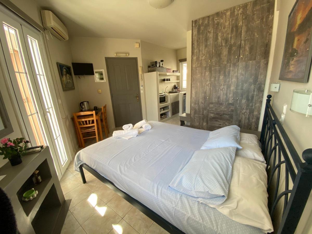 Pelagias Apartments Agia Efimia Bagian luar foto