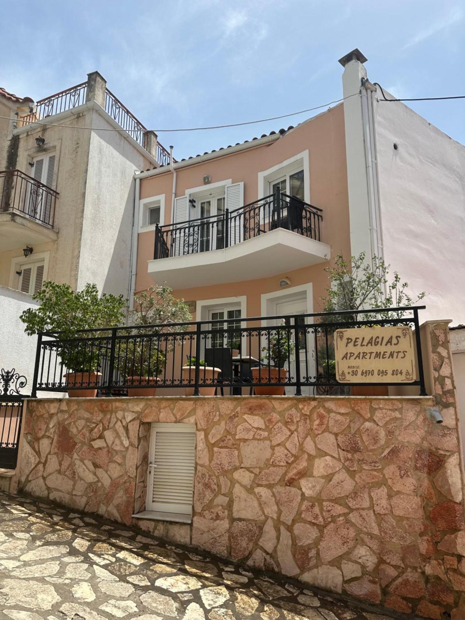 Pelagias Apartments Agia Efimia Bagian luar foto