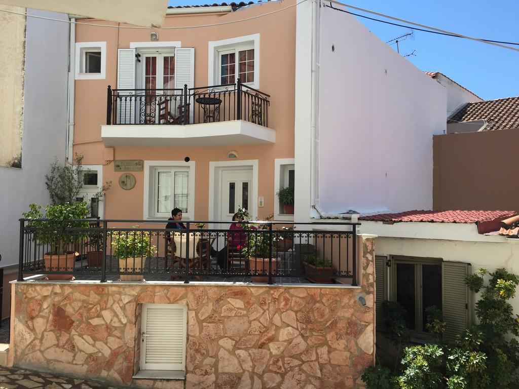 Pelagias Apartments Agia Efimia Bagian luar foto
